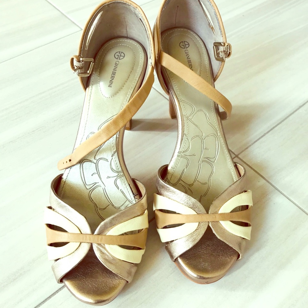 Giani Bernini Gold and Ivory Sandal